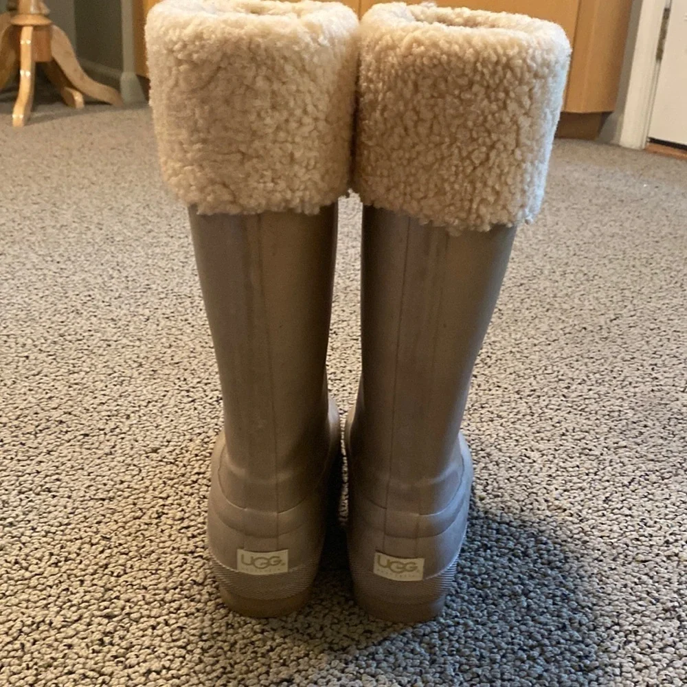 Ugg Shearling Rain Boot in Matte Gold Size 7 in EUC